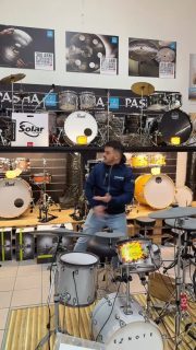 SCONTI SCONTI SCONTI ‼️😱 
PREZZI PIÙ BASS DEL WEB ⚠️
Passate in negozio perché ci sono dei veri affari!!
Qualche esempio nelle storie nei prossimi giorni 🫵🏼
•
•
#saldi #sconti #musicshop