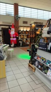 Approfitta degli sconti di Babbo Natale! 🎅🏼 🎄
Solo fino al 20 dicembre TUTTI i pianoforti sono scontati del 20%❗️🤯
Non perdere questa occasione 🫎 🛷 ti aspettiamo!
•
•
#christmas #santaclaus #pianoforte